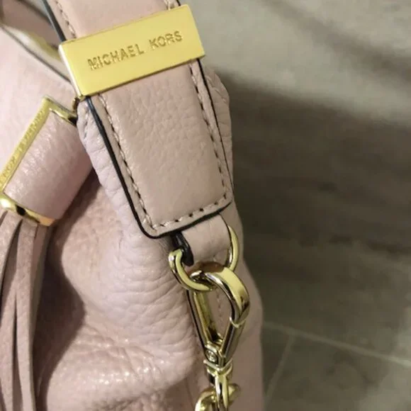 Michael Kors Leather Shoulder Bag EUC - Picture 10 of 15